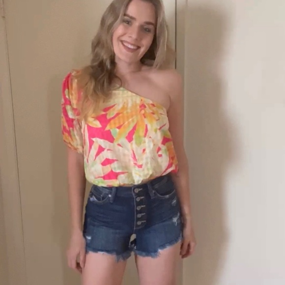 Jean Shorts - Picture 3 of 3